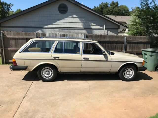 1985 Mercedes-Benz 300-Series 300TD turbo diesel wagon 3rd seat - photo 3