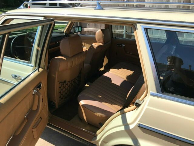 1985 Mercedes-Benz 300-Series 300TD turbo diesel wagon 3rd seat - photo 7