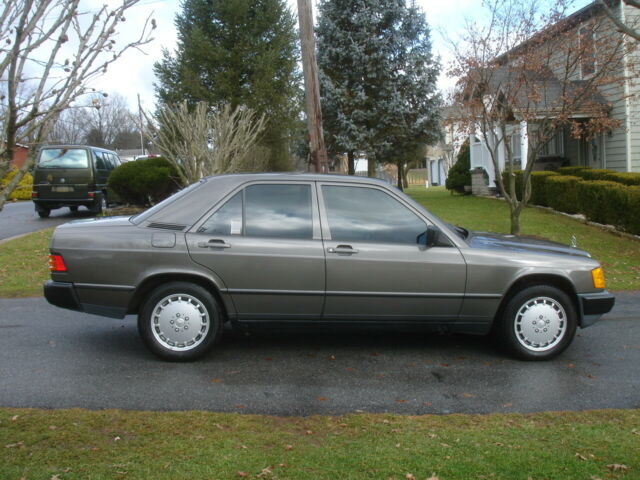 1985 Mercedes-Benz 190-Series gray leather - photo 4