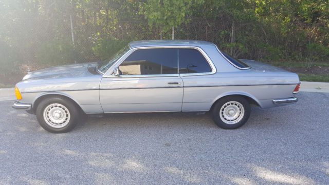 1985 Mercedes-Benz 200-Series - photo 2