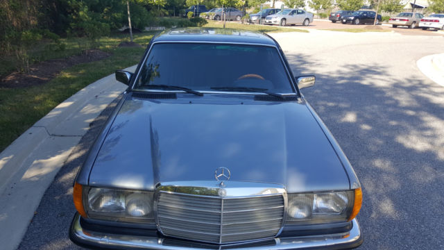 1985 Mercedes-Benz 200-Series - photo 8