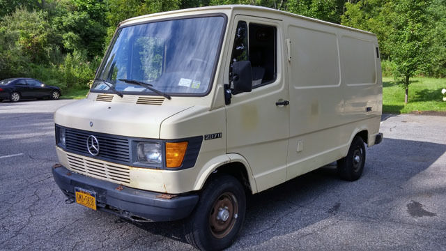 1985 Mercedes-Benz 207D