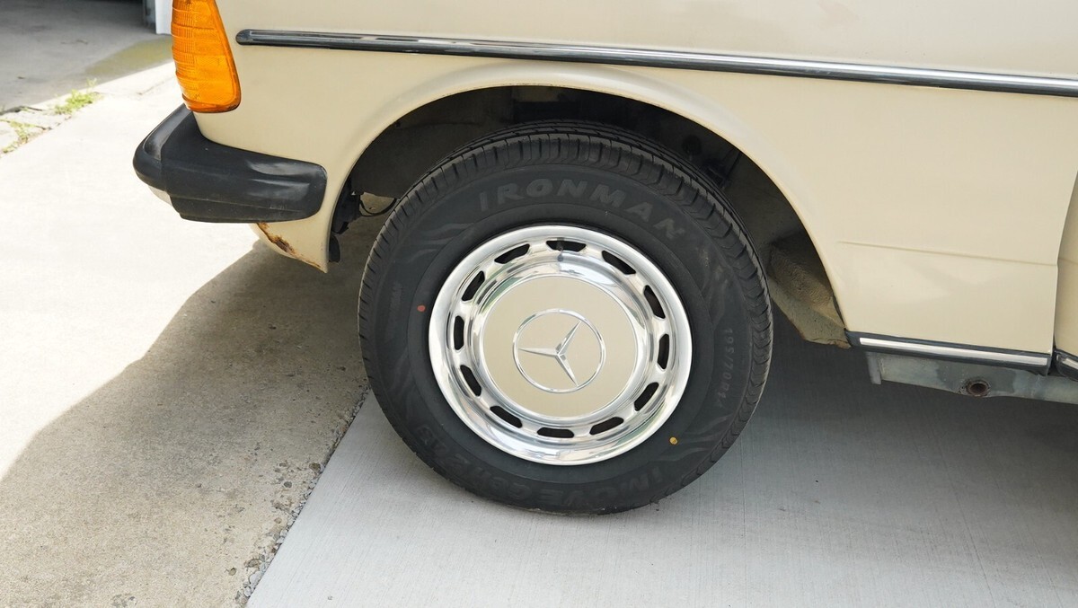 1985 Mercedes-Benz 200-Series - photo 11