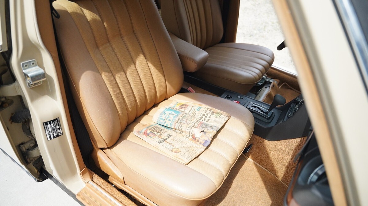 1985 Mercedes-Benz 200-Series - photo 13