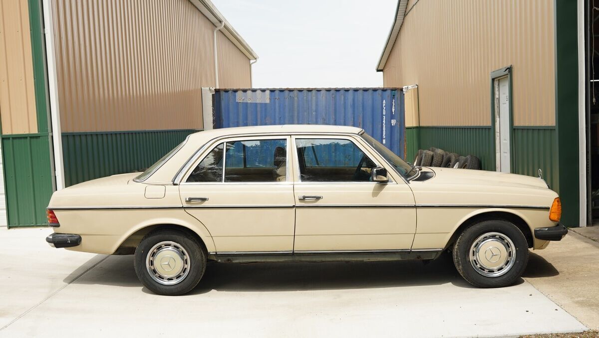 1985 Mercedes-Benz 200-Series - photo 3
