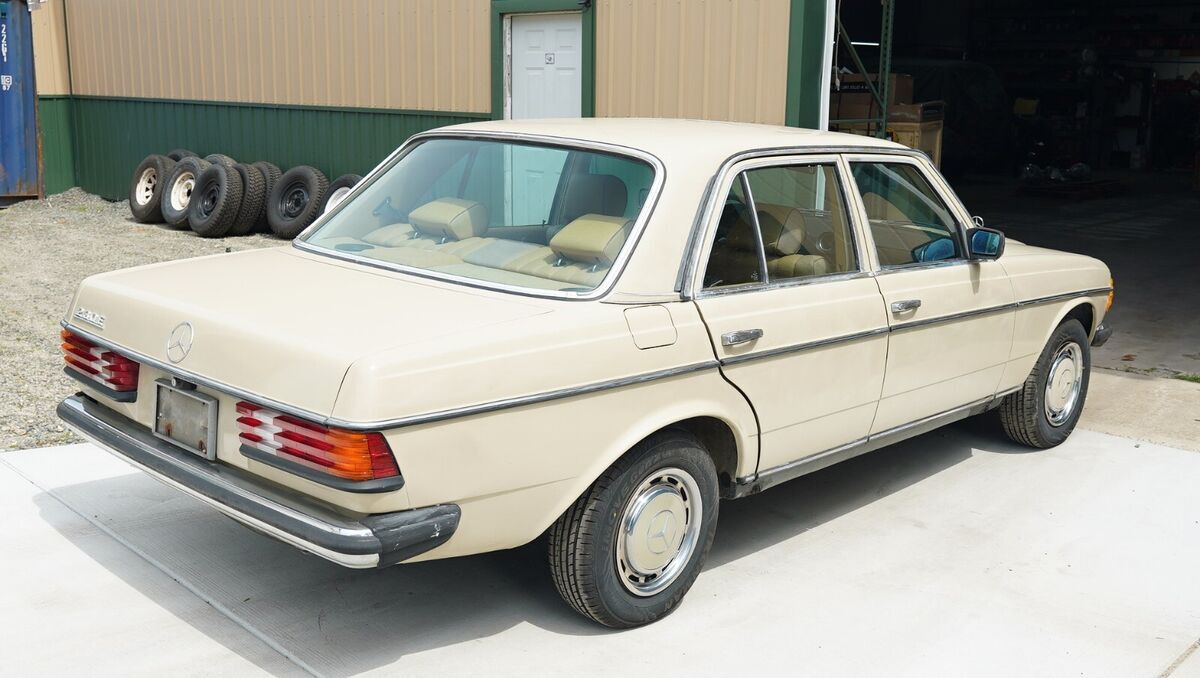 1985 Mercedes-Benz 200-Series - photo 5