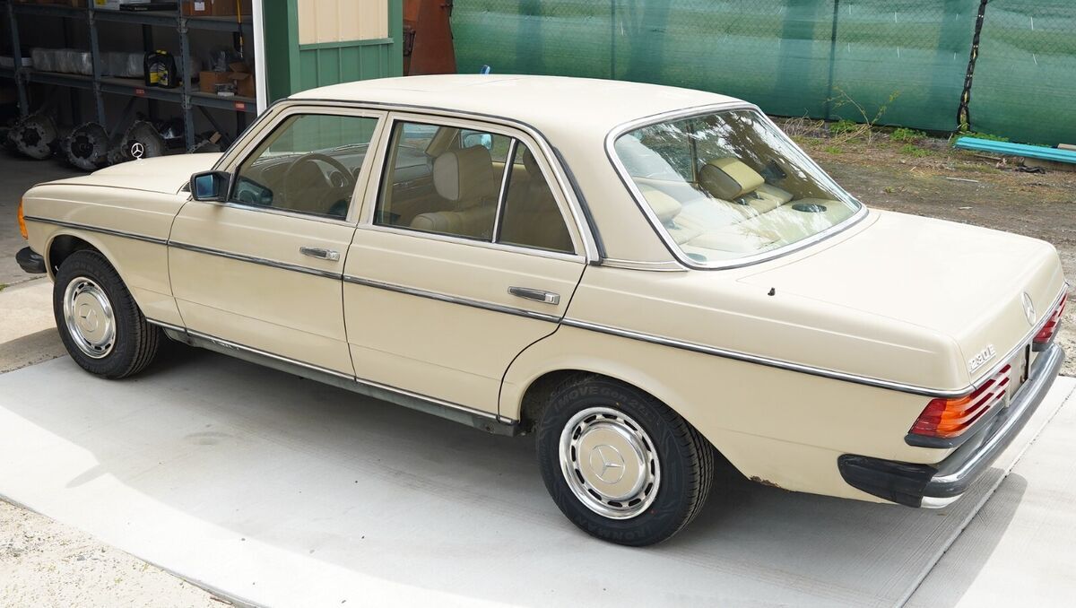 1985 Mercedes-Benz 200-Series - photo 8