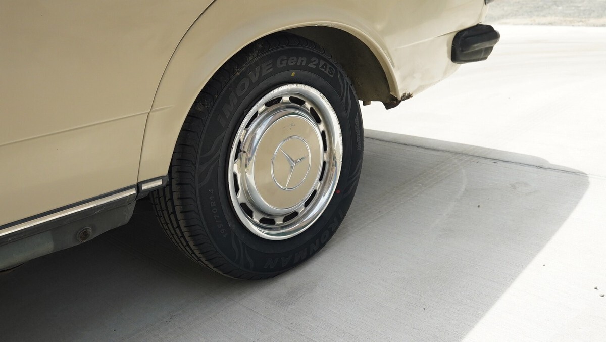 1985 Mercedes-Benz 200-Series - photo 9