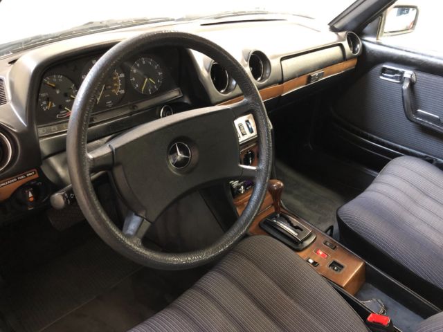 1985 Mercedes-Benz 200-Series - photo 12