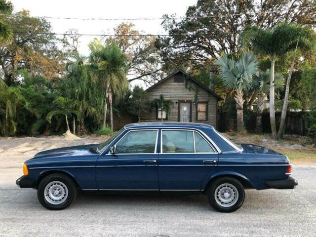 1985 Mercedes-Benz 300-Series 300 D 4dr Turbodiesel Sedan - photo 3
