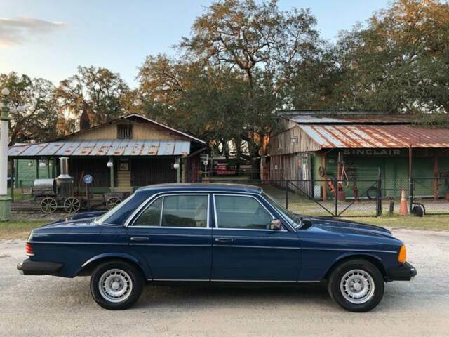 1985 Mercedes-Benz 300-Series 300 D 4dr Turbodiesel Sedan - photo 4