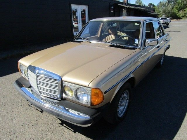1985 Mercedes-Benz 300 Sedan 300D-TURBO DIESEL SUPER CL 1985 Mercedes-Benz 300-Series Base Sedan 4-Door