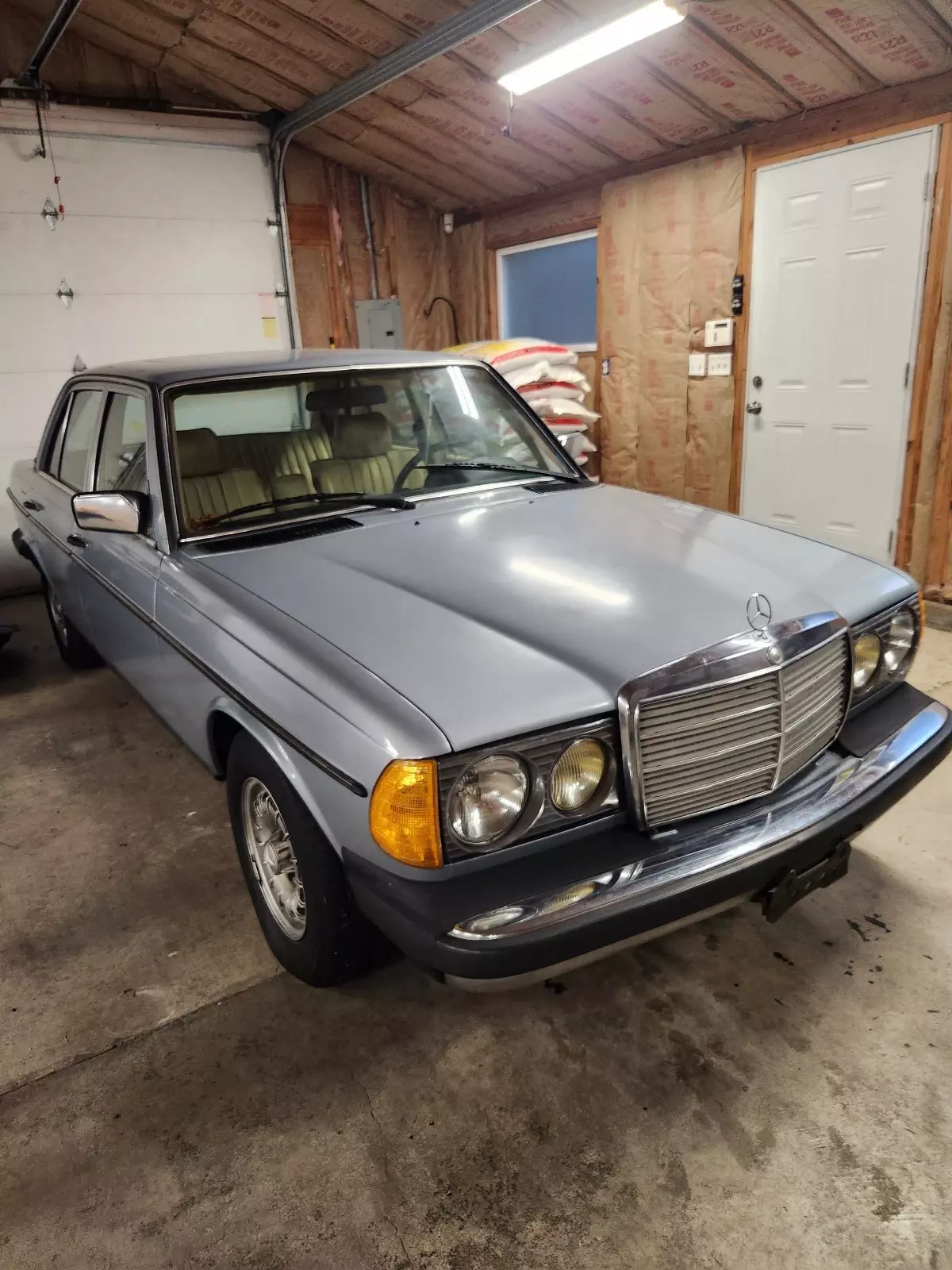 1985 Mercedes-Benz 300-Series 300 D 1985 Mercedes-Benz 300-Series 300 D