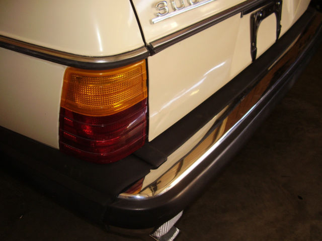 1985 Mercedes-Benz 300-Series 5 Door Wagon - photo 7