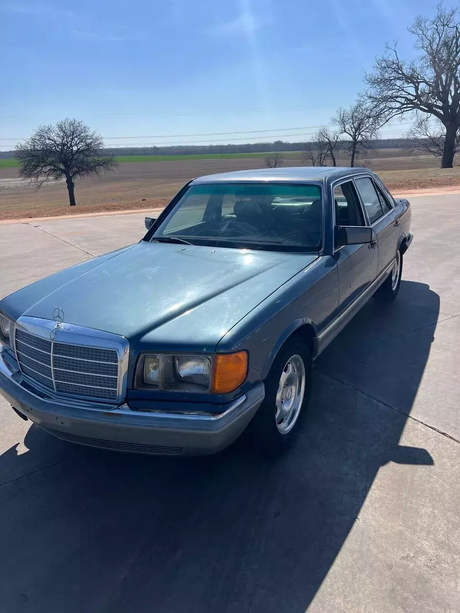 1985 Mercedes-Benz 300-Series Blue SD 1985 Mercedes-Benz 300-Series SD