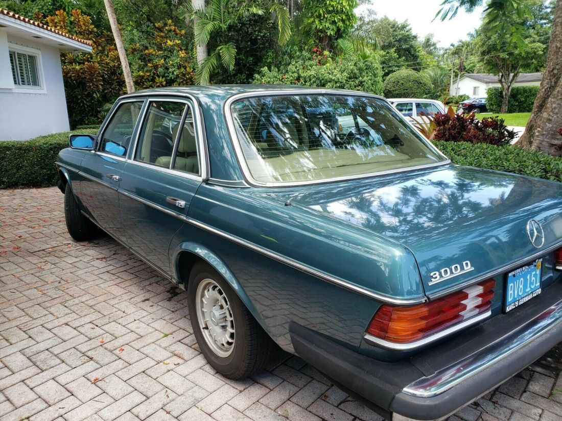 1985 Mercedes-Benz 300-Series D 1985 Mercedes-Benz 300-Series DT