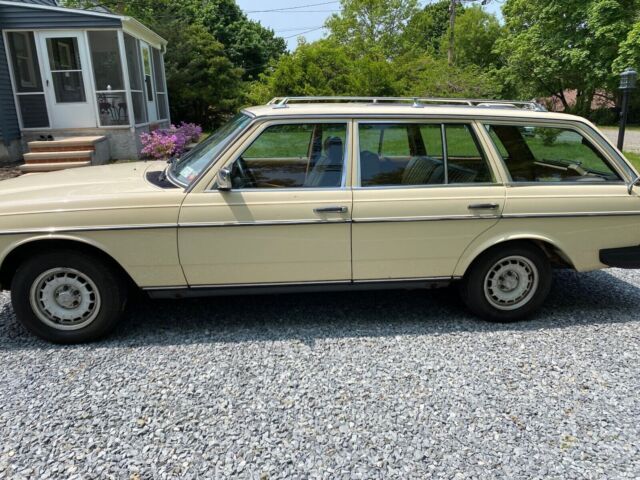 1985 Mercedes-Benz 300-Series Wagon Brown RWD Automatic TDT 1985 Mercedes-Benz 300-Series TDT