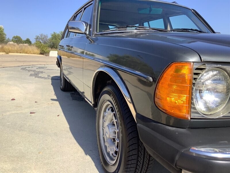 1985 300-Series 300 TD - photo 10