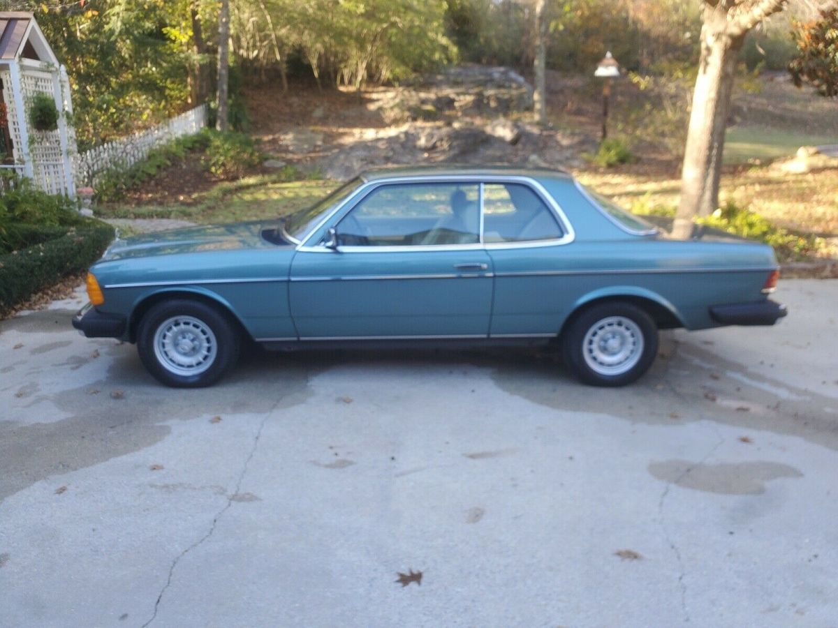 1985 Mercedes-Benz 300CD Coupe Green RWD Automatic CDT 1985 Mercedes-Benz 300CD CDT