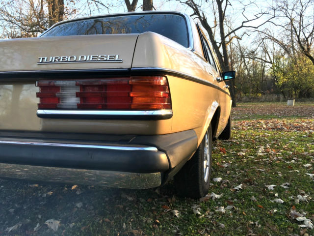 1985 Mercedes-Benz 300-Series 300D - photo 10