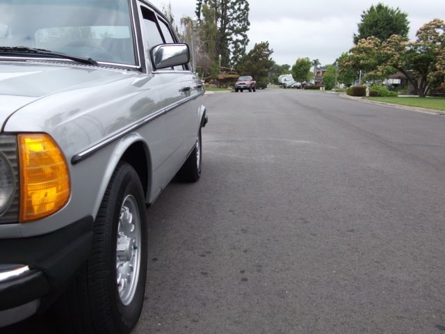 1985 Mercedes-Benz 300-Series 123 Series - photo 5
