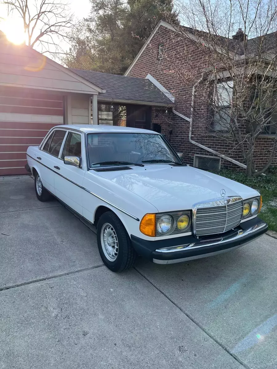 1985 Mercedes-Benz 300-Series