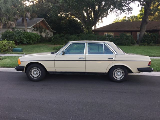 1985 Mercedes Benz 300D Turbodiesel 1985 Mercedes-Benz 300-Series