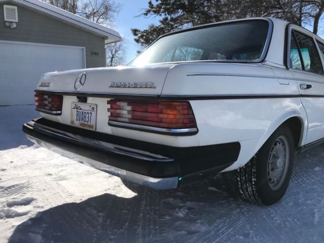 1985 Mercedes-Benz 300-Series DT - photo 12