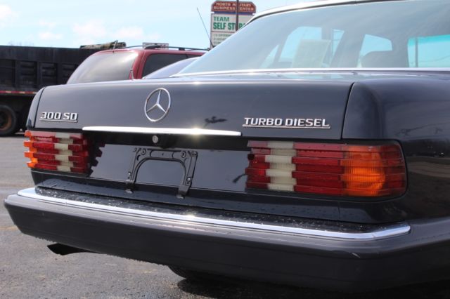 1985 Mercedes-Benz 300-Series Base Sedan 4-Door - photo 10