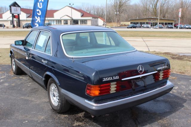 1985 Mercedes-Benz 300-Series Base Sedan 4-Door - photo 2