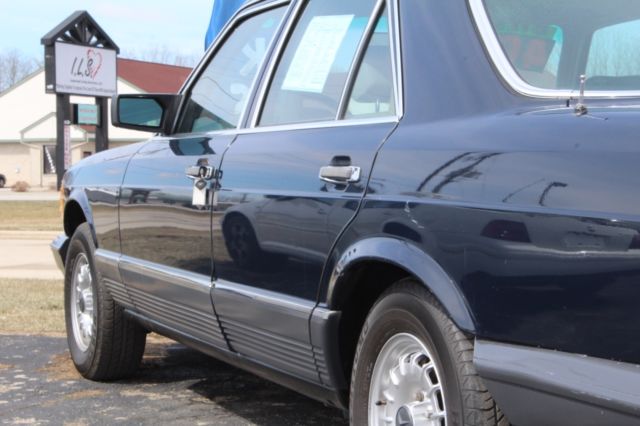 1985 Mercedes-Benz 300-Series Base Sedan 4-Door - photo 4