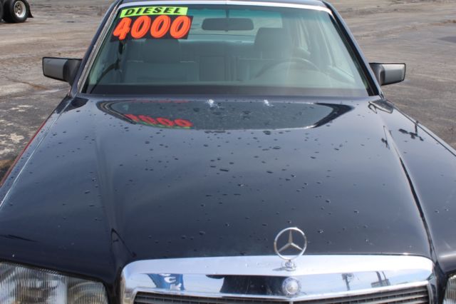 1985 Mercedes-Benz 300-Series Base Sedan 4-Door - photo 8