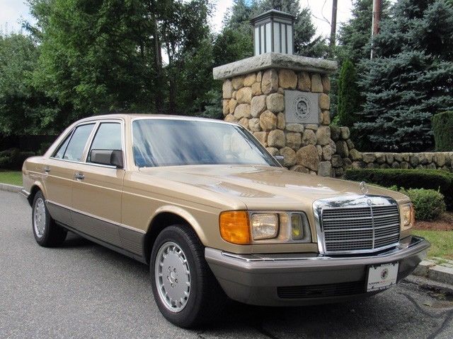 1985 Mercedes-Benz 380SE Sedan 1985 Mercedes-Benz S-Class Sedan