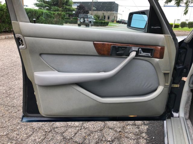 1980 Mercedes-Benz 500-Series 500SEL - photo 12