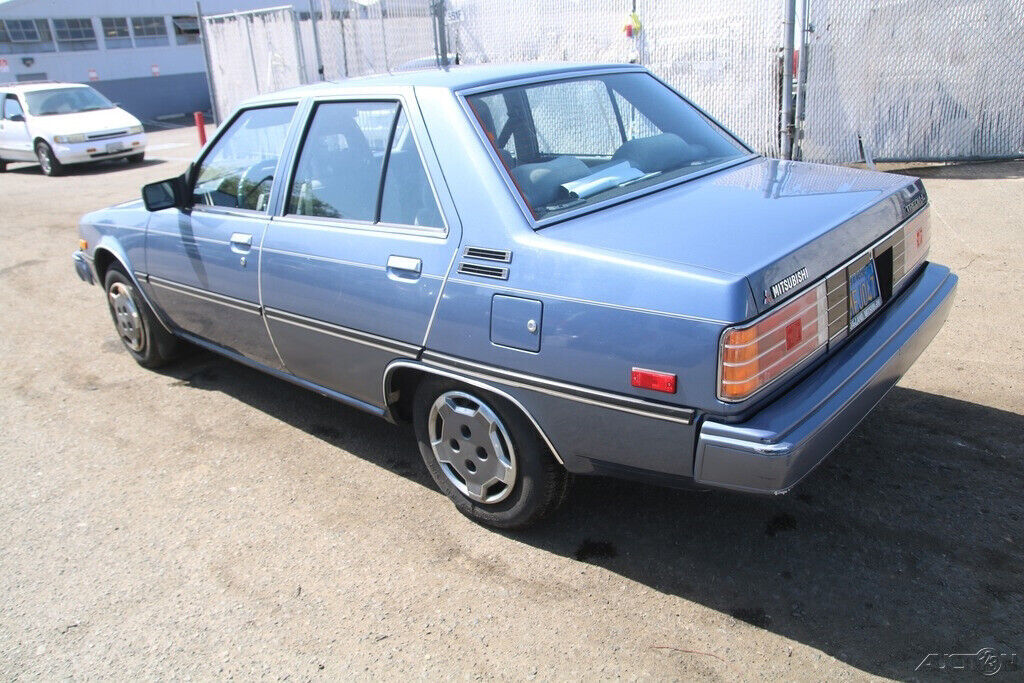 1985 Mitsubishi Tredia L - photo 4
