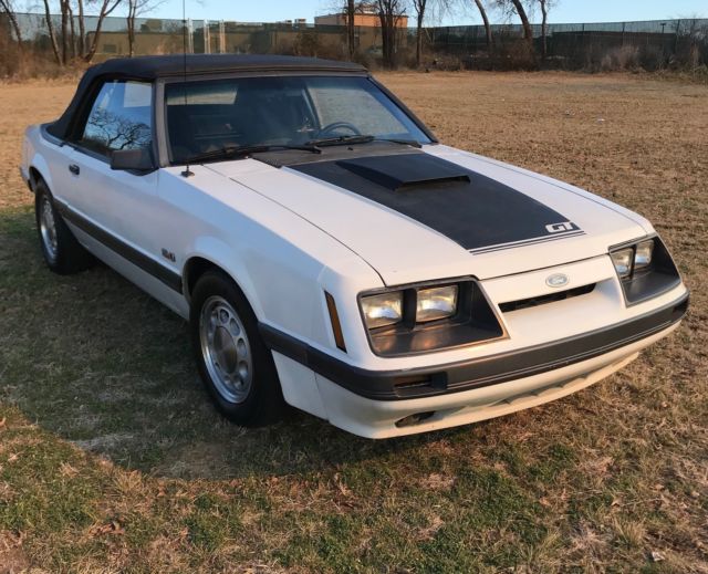 1985 Ford Mustang GT - photo 3