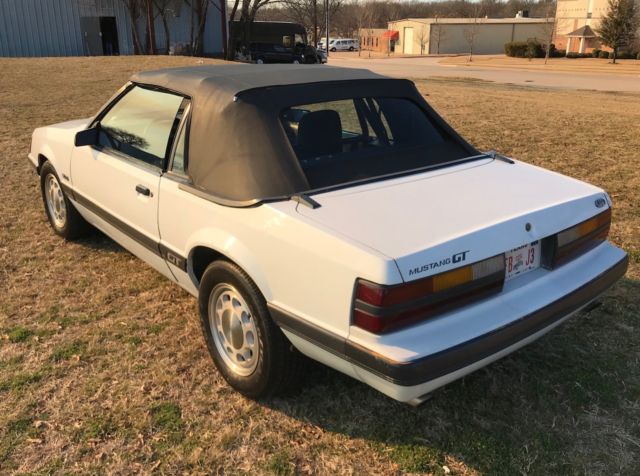 1985 Ford Mustang GT - photo 5