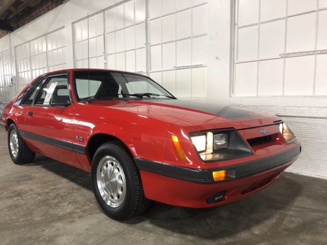 1985 Ford Mustang GT - photo 2