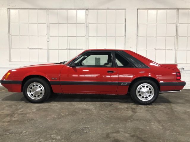 1985 Ford Mustang GT - photo 4