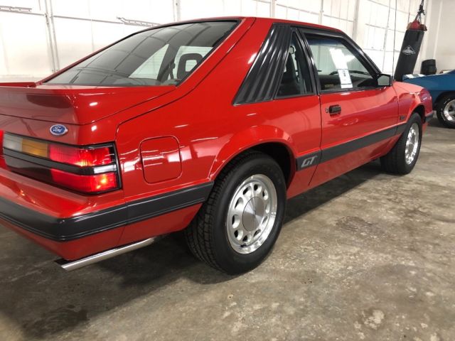 1985 Ford Mustang GT - photo 8