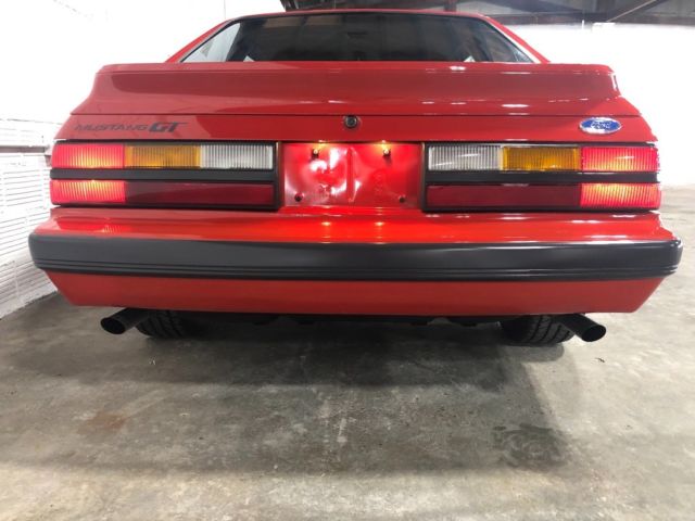 1985 Ford Mustang GT - photo 9