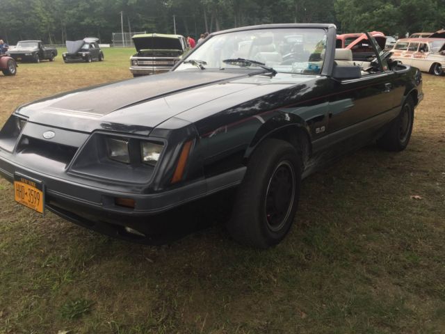 1985 Ford Mustang Convertible