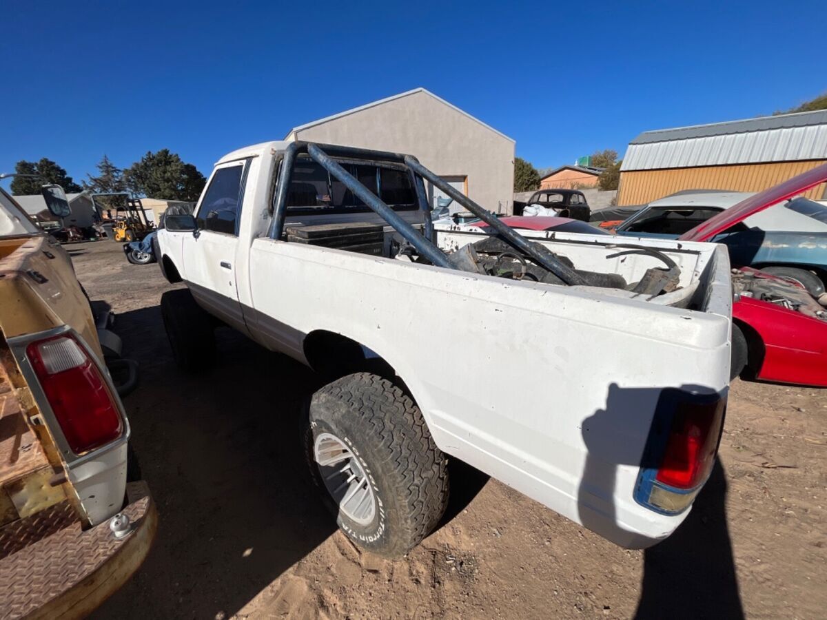 1985 Nissan Other Pickups - photo 2