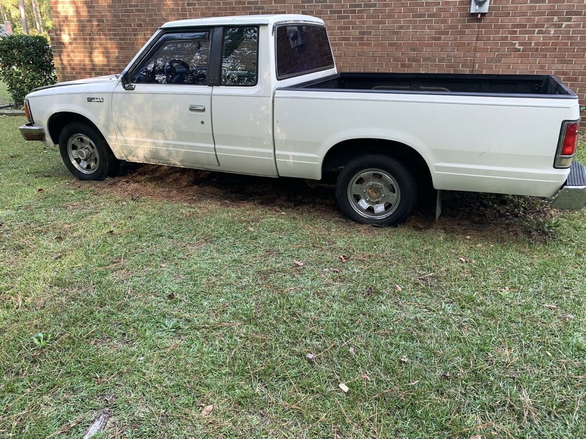 1985 Nissan 720 Pickup White RWD Manual KING CAB 1985 Nissan 720 KING CAB