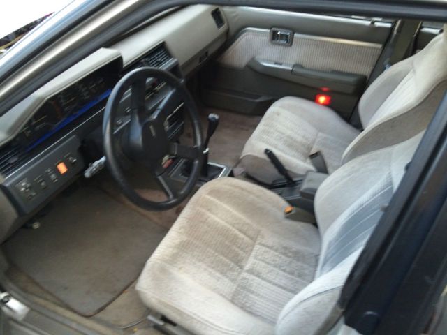 1985 Nissan Maxima Sedan - photo 4