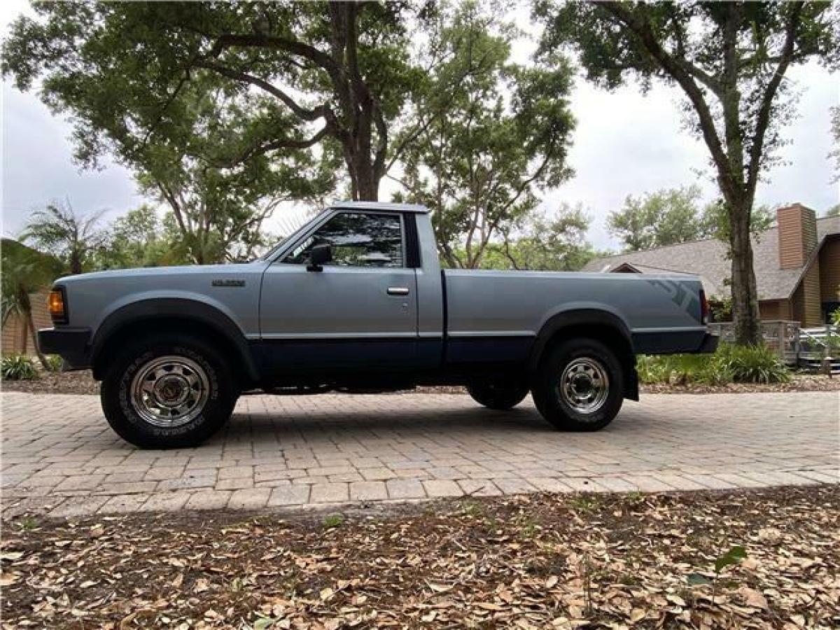1985 Nissan Other Pickups - photo 2