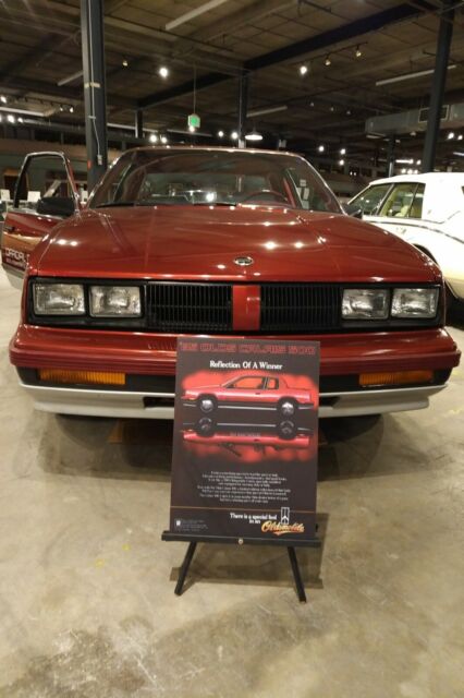 1985 Oldsmobile Cutlass Calais 500 Pace Car Replica - photo 2