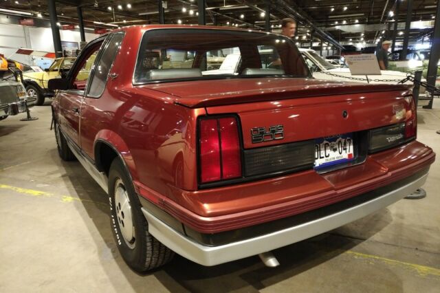 1985 Oldsmobile Cutlass Calais 500 Pace Car Replica - photo 3