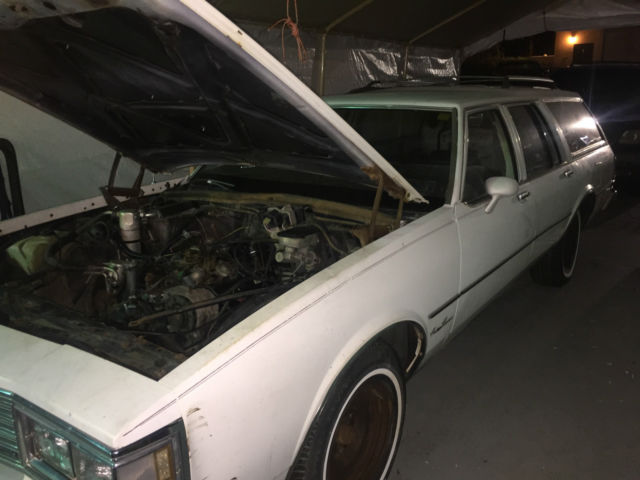 1985 Oldsmobile Custom Cruiser Base Wagon 4-Door 5.0L 1985 Oldsmobile Custom Cruiser custom cruiser