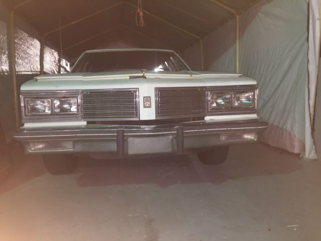 1985 Oldsmobile Custom Cruiser Base Wagon 4-Door - photo 4